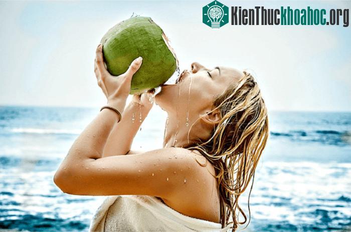 Nước dừa giúp giảm cân