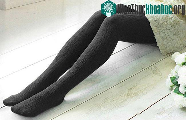 Nên bỏ tất ra nếu không thực sự cần thiết. (Ảnh minh họa).