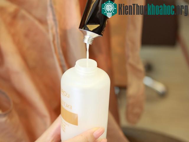 Thuốc nhuộm tóc có thành phần độc hại nhất định nên không phải tất cả mọi người đều có thể thoải mái nhuộm tóc nếu họ thích.