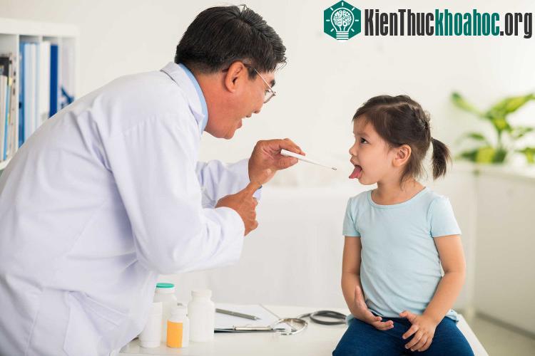 Không khí lạnh mùa Tết càng làm cho tình trạng hen suyễn trở nặng.