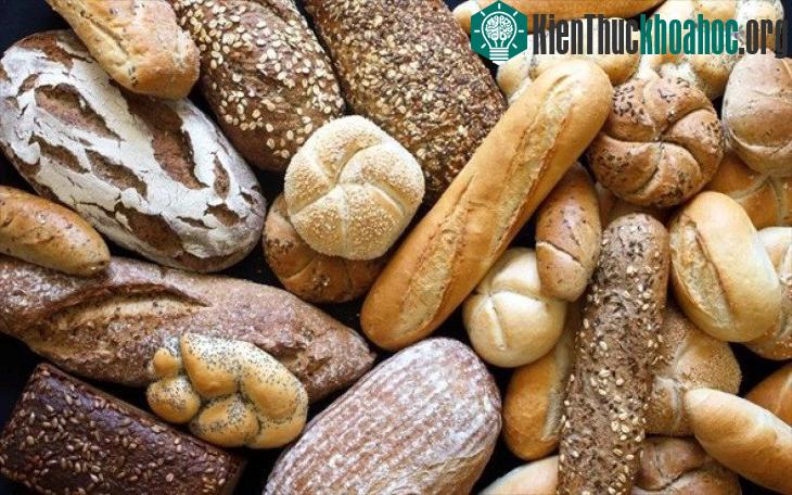 Lót dạ với bánh mì hoặc thực phẩm nào đó chỉ có tác dụng khi bạn uống 3-4 ly rượu. (Ảnh: Prevention).