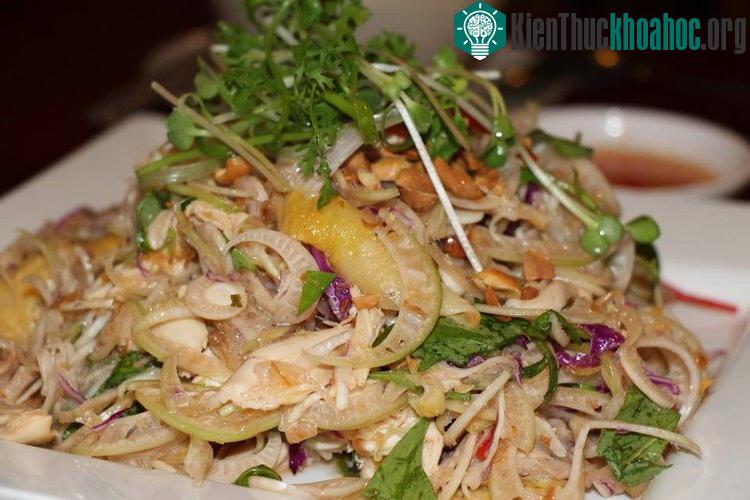 Thân chuối ăn sống rất tốt cho cơ thể, giúp thanh mát, giải độc.