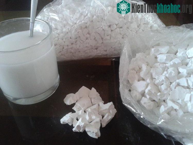 Bột sắn dây thật khi hòa vào nước không có cặn.