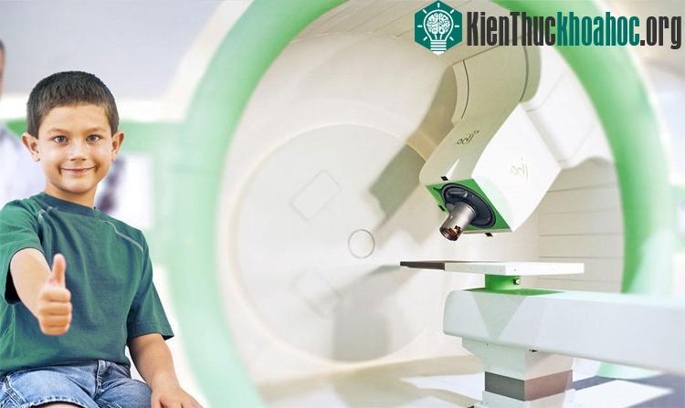 Xây dựng các trung tâm điều trị proton đắt hơn gấp nhiều lần so với các phòng chiếu xạ thông thường.