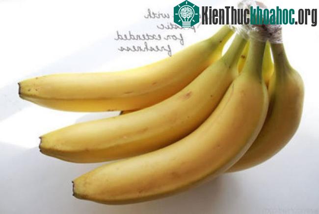 Một cách khác giữ chuối được lâu là không nên tách ra từng quả nếu chưa ăn tới.