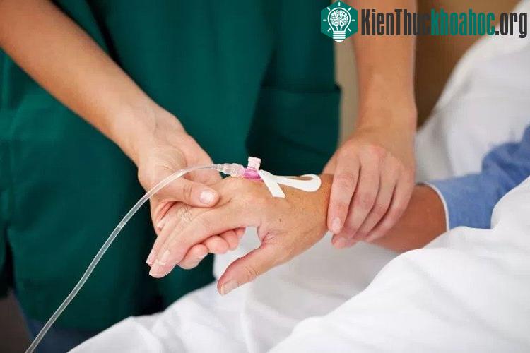 Truyền dịch, tức vô mấy thứ dịch truyền vừa kể là rất quý khi hữu sự nhưng không phải luôn là phương cách tốt nhất để chữa bệnh.