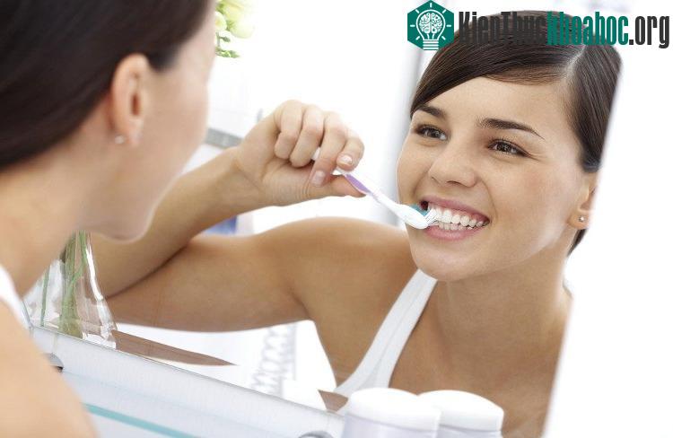 Duy trì môi trường ẩm và tư vấn ý kiến bác sĩ.