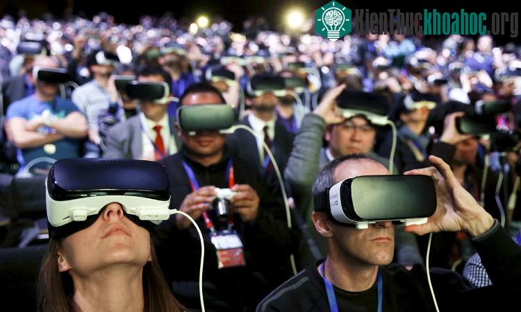 Công nghệ thực tế ảo không còn chỉ đơn thuần là thiết bị chơi game nữa - (Ảnh: Reuters).