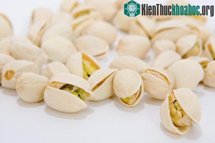 Ngày Tết hạn chế ăn hạt dẻ cười để tránh được vấn đề liên quan đến đường tiêu hóa.