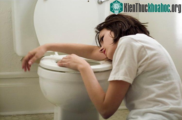 Việc ăn uống không đảm bảo an toàn rất dễ gây nên các bệnh về tiêu hóa.