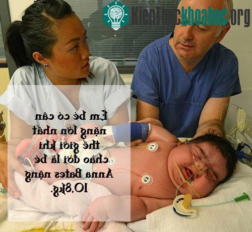 Em bé có cân nặng lớn nhất thế giới khi chào đời