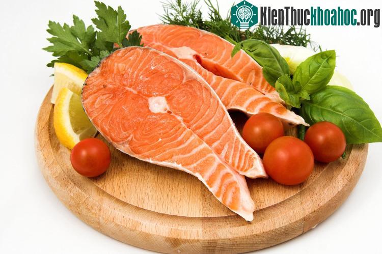 Ăn cá thường xuyên sẽ giúp bạn cải thiện chứng mất trí nhớ và giảm nguy cơ đột quỵ.