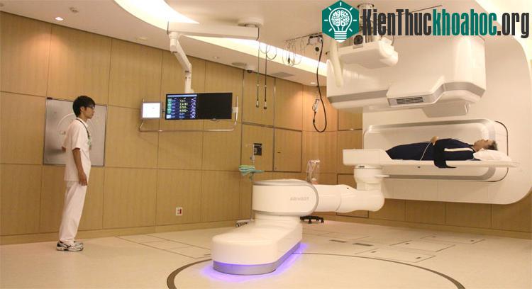 Một số bệnh viện đã hợp tác với các nhà đầu tư để xây dựng các trung tâm proton nhưng họ lại có rất ít chuyên gia cho lĩnh vực này.