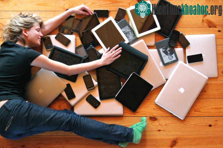 Tiếp xúc quá nhiều với đồ điện tử cũng có thể gây tổn hại đến sức khoẻ.
