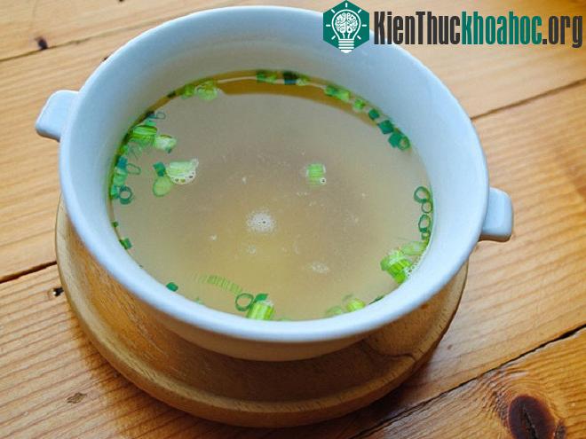 Đánh trứng vào súp là một cách ăn trứng bổ dưỡng và rất ngon.