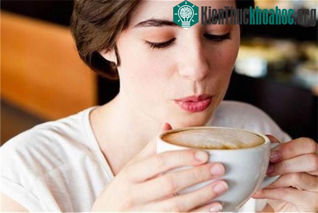 Cà phê và các thức uống giải khát, nước tăng lực, nước ngọt lại làm răng ố màu
