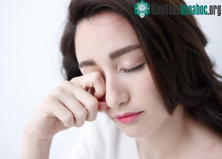 Đừng dụi mắt
