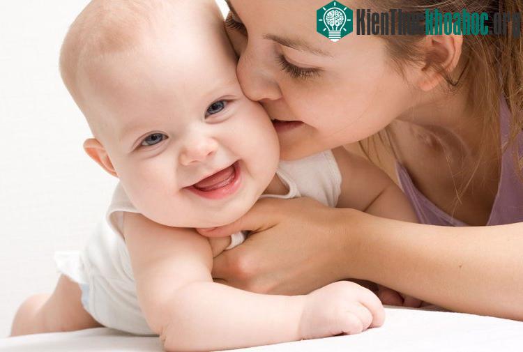 Chữa chứng khóc đêm ở trẻ sơ sinh giúp trẻ hay ăn chóng lớn.