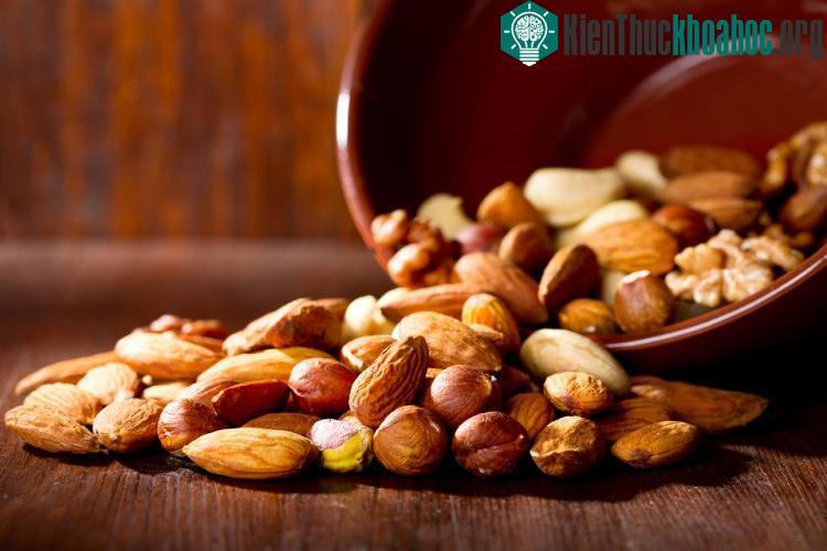 Các loại hạt là một thực phẩm ăn vặt lành mạnh.