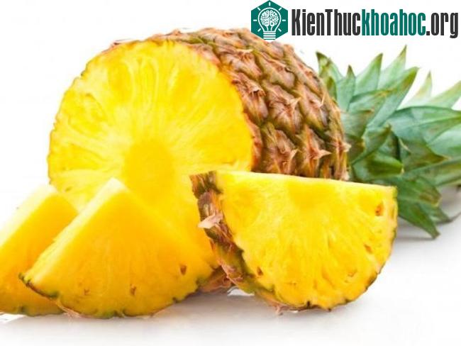 Những người mắc bệnh về tuyến giáp nên uống nhiều nước ép dứa