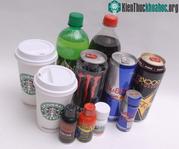 Đừng lạm dụng cà phê, đồ uống tăng lực và nước ngọt.