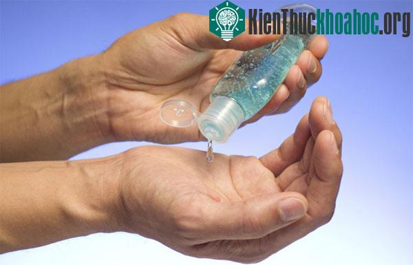 Nên mang nước rửa tay khô để dùng trong suốt chuyến đi của mình.