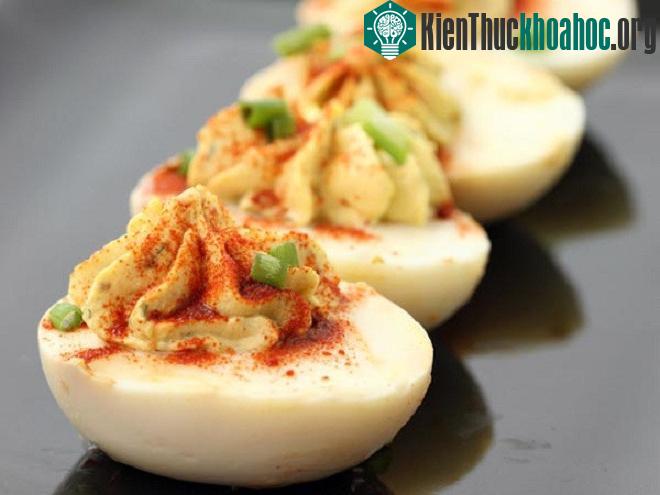 Trứng luộc là cách đơn giản và cách tốt nhất để tiêu thụ nếu bạn lo ngại về calo.