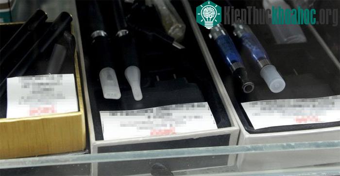 Chính các hương liệu sẽ che dấu mùi thật sự Formaldehyde tạo ra trong lúc hút.