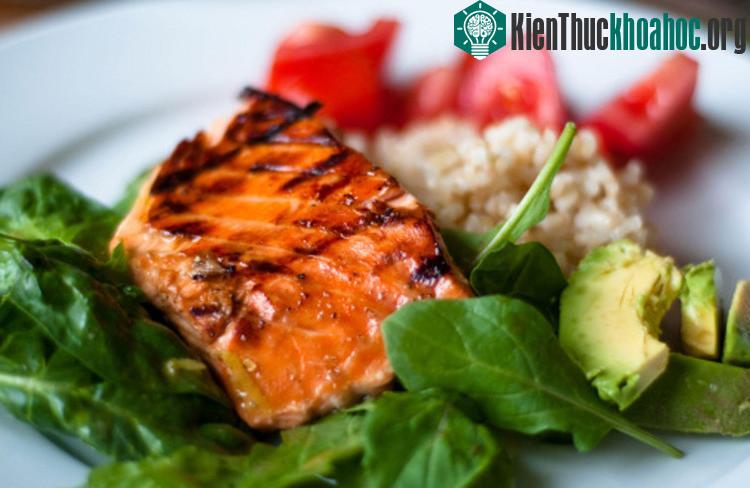 Chỉ 85 gam cá hồi có thể chứa đến 450 IU vitamin D.