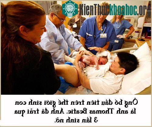 Người đàn ông đầu tiên trên thế giới biết... đẻ