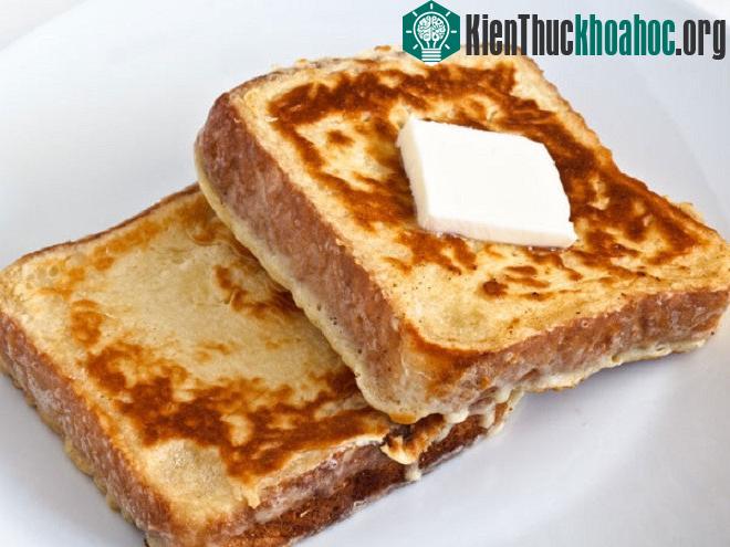 Bạn có thể tiêu thụ trứng bằng món bánh mì nướng kiểu Pháp.