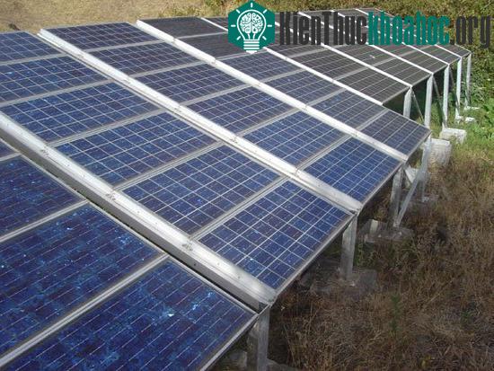 Vật liệu thủy tinh điện sẽ mở ra tương lai mới cho ngành năng lượng mặt trời.
