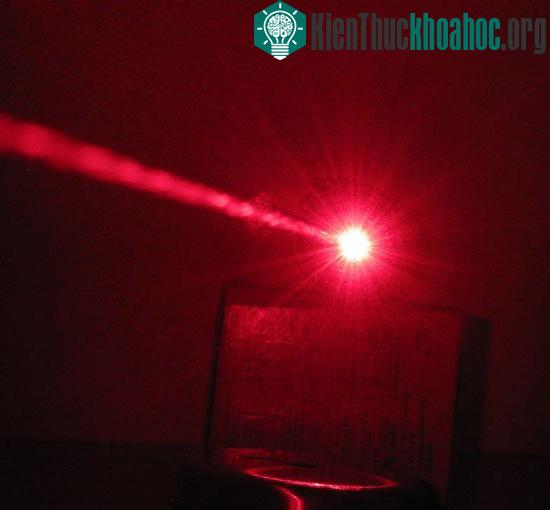 Làm mưa bằng tia laser