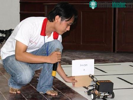 Robot Việt ngày càng thông minh ảnh 0