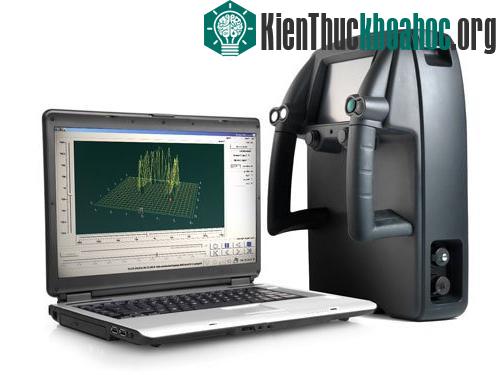 Thiết bị Prism 200 có thể truyền dữ liệu thu được tới máy netbook với hình ảnh 2D và 3D.