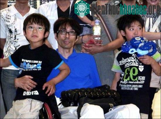 Trang phục robot giúp người mặc khỏe gấp 10 lần