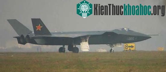 Mới đây, Trung Quốc đã thử nghiệm thành công máy bay tàng hình Chengdu J-20.