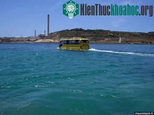 Xe bus lội nước chinh phục thế giới ảnh 4