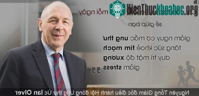 Giáo sư Ian Olver.