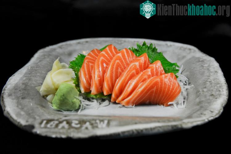 Cá cũng có thể bị nhiễm độc do môi trường nước ô nhiễm hoặc bị tẩm, ướp bởi chất bảo quản.