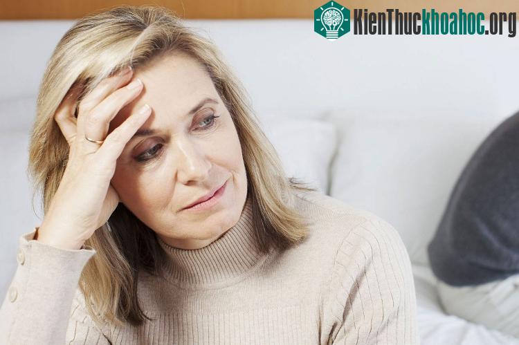 Phụ nữ sau mãn kinh có nguy cơ cao phát triển các loại ung thư như: ung thư buồng trứng, ung thư vú, ung thư cổ tử cung,...