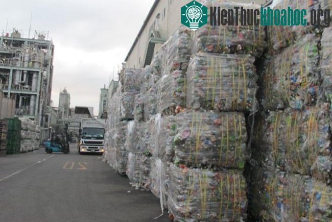 Chai được làm từ nhựa không hề chứa dioxin.