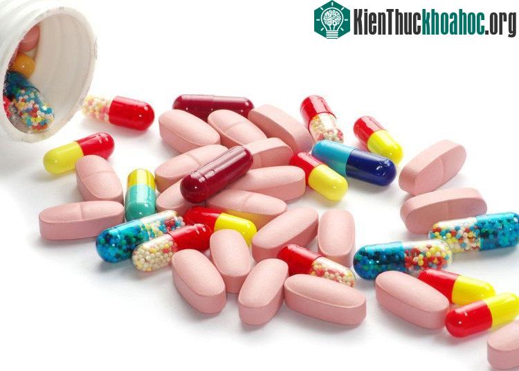 Nhiễm trùng đường hô hấp trên, cúm là do virus gây ra. Kháng sinh chỉ có thể tiêu diệt vi khuẩn.