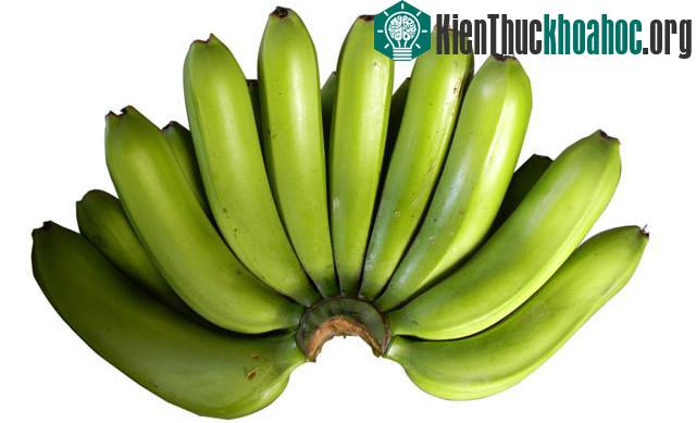 Chuối xanh giàu vitamin B6, đóng vai trò quan trọng trong hơn 100 phản ứng enzyme trong cơ thể.