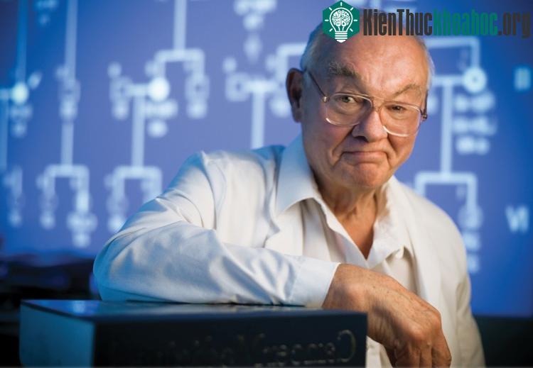 Hội chứng được đặt tên theo bác sĩ Henry Lynch, người xây dựng những hệ thống tài liệu đầu tiên về nó.