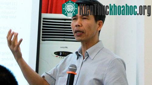 Tiến sĩ Trần Tuấn đang nói về chất gây ung thư có trong Amiăng.