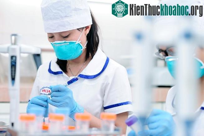 Mẫu sau khi thu thập sẽ được chuyển đến phòng tách chiết để thực hiện việc tách chiết ADN.