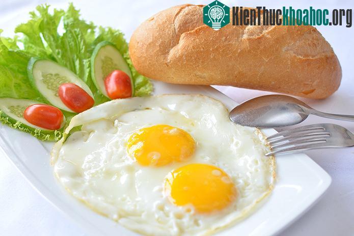 "Thức ăn có hàm lượng cholesterol cao không có nghĩa là nó sẽ làm cho cholesterol trong máu cao lên".