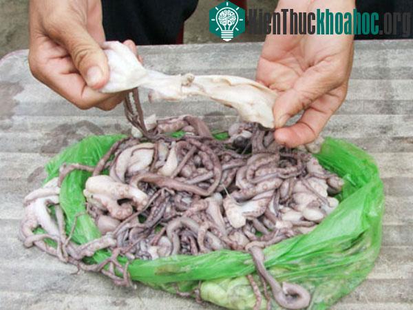 Trong khi hàng "fake" thì màu xám nhợt. (ảnh minh họa).