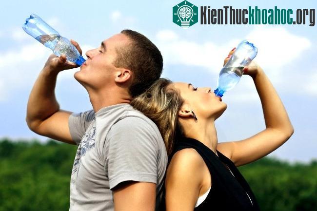 Cơ thể đủ nước giúp bạn minh mẫn, nhanh nhẹn và khỏe mạnh hơn. (Hình minh họa.)